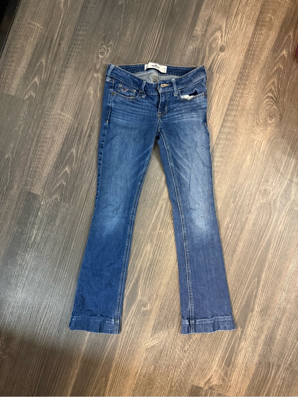 Hollister 24x31 Women’s Blue Denim Jeans - Classic Mid Wash